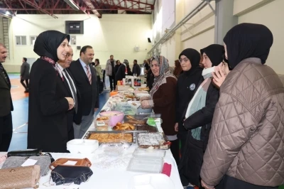 Tercan&rsquo;da Gazze&rsquo;ye destek i&ccedil;in hayır &ccedil;arşısı d&uuml;zenlendi
