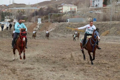 Tercan&rsquo;ın kurtuluşunun 108. yılında cirit heyecanı
