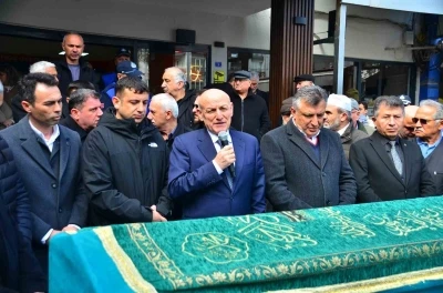 Termeli siyaset&ccedil;i i&ccedil;in cenaze t&ouml;reni
