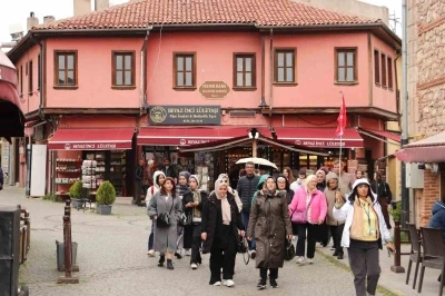Termometreler d&uuml;şt&uuml;, kalabalık azalmadı: Eskişehir&rsquo;de hafta sonu yoğunluğu

