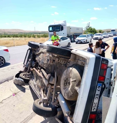 Ters d&ouml;nen otomobildeki 8 aylık bebek hayatını kaybetti

