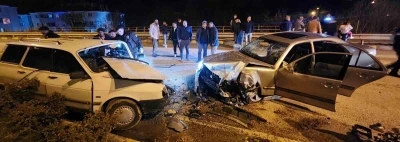 Ters istikametteki alkoll&uuml; s&uuml;r&uuml;c&uuml; kazaya yol a&ccedil;tı: 6 yaralı
