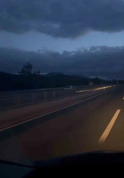 Ters y&ouml;nde kilometrelerce ilerleyerek trafiği tehlikeye d&uuml;ş&uuml;rd&uuml;
