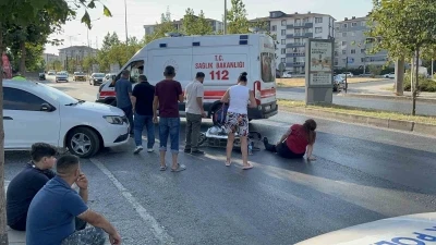 Ters yönde seyreden bisikletli motosikletle çarpıştı: 1 yaralı
