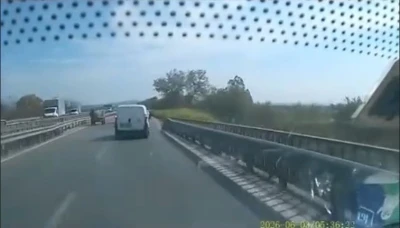 Ters y&ouml;nden gelen at arabası trafiği tehlikeye attı
