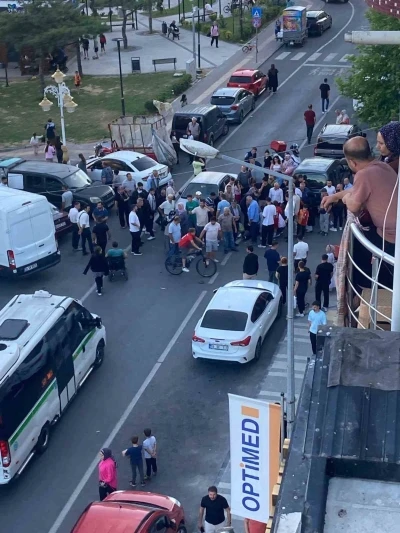 Ters y&ouml;nden gelen otomobil ile motosiklet &ccedil;arpıştı: 1 yaralı
