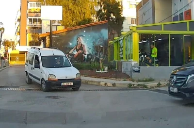 Ters y&ouml;ne giren s&uuml;r&uuml;c&uuml;n&uuml;n kural ihlali ara&ccedil; kamerasına yansıdı
