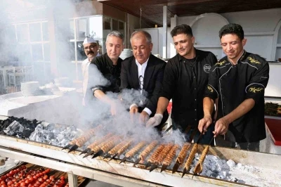 Tescilli Adana Kebabı Ustalık Eğitimini 12’si kadın 50 kursiyer başarıyla tamamladı
