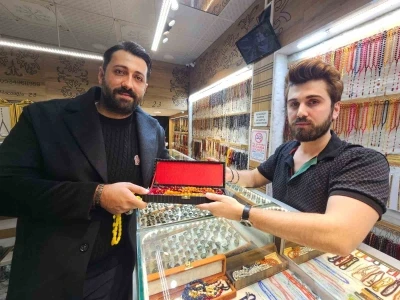 Tespih aşkı sınır tanımadı: 1 milyon 600 bin liralık Osmanlı kehribarı aldı
