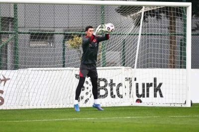 TFF: &quot;Berke Özer, kendi isteğiyle, teknik ve idari ekibimizin izni olmaksızın kamptan ayrılmıştır&quot;
