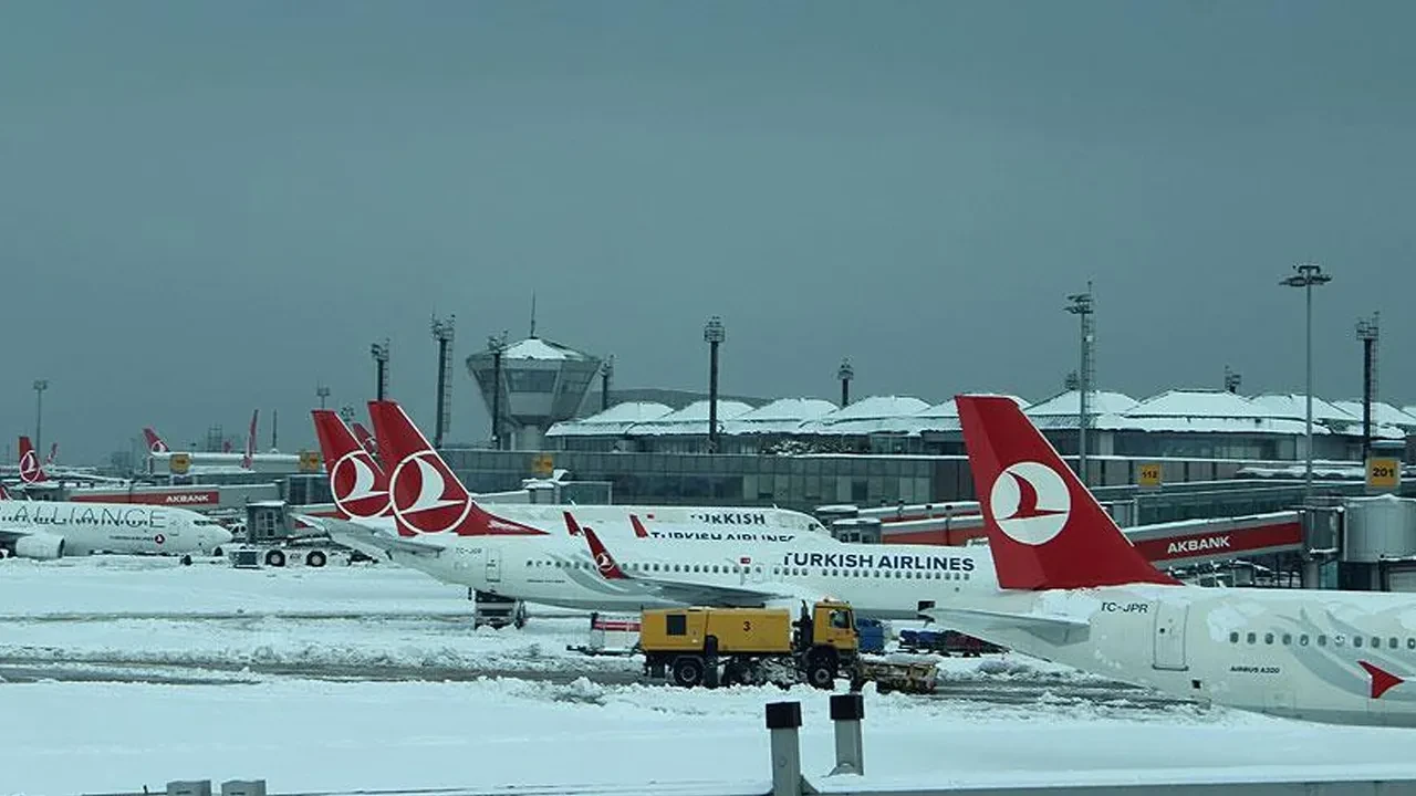 THY&rsquo;den İstanbul u&ccedil;uşlarına hava engeli! 54 sefer iptal, Gaziantep u&ccedil;uşları da iptal mi?.. 