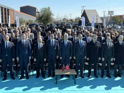 Ticaret Bakanı Bolat: "İran&rsquo;la ticari taşımalar kontroll&uuml; bir şekilde devam ediyor"
