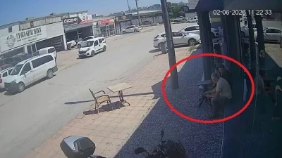 Ticari aracı &ccedil;almak isterken meydan dayağı yedi: O anlar kamerada
