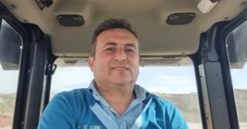 Tilki ile dozer operat&ouml;r&uuml;n&uuml;n muhabbeti tebess&uuml;m ettirdi
