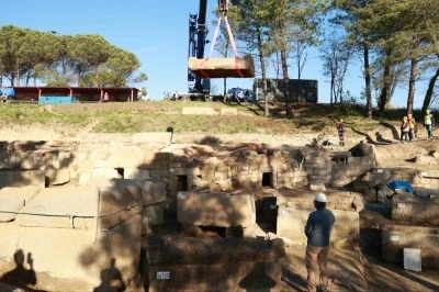 Tios Antik Kenti’nde bulunan Roma Dönemi lahitleri törenle açıldı
