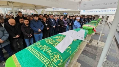 Tıp fak&uuml;ltesi &ouml;ğrencisi Yaren, hekim &ouml;nl&uuml;ğ&uuml; ile son yolculuğuna uğurlandı
