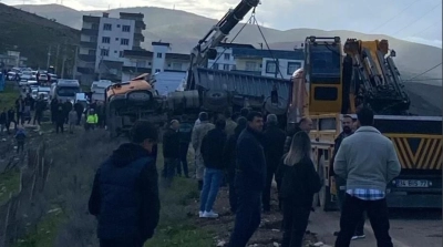 Tır Devrildi, Yol Saatlerce Kapalı Kaldı