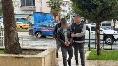 Tır dorsesindeki hasarlı ara&ccedil;ta 2.7 kilo uyuşturucu ele ge&ccedil;irildi, s&uuml;r&uuml;c&uuml; tutuklandı
