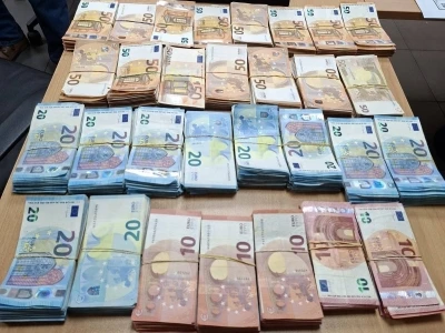 Tır kabininde ele geçirilen 99 bin 970 euro komşuya kaldı
