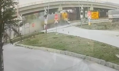 Tır otomobile &ccedil;arptı: 1 &ouml;l&uuml;
