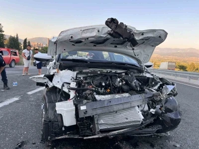 Tıra arkadan &ccedil;arpan otomobildeki Rus kadın hayatını kaybetti
