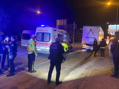 Tıra çarpan motosikletli gencin ölüme gitme anı kamerada
