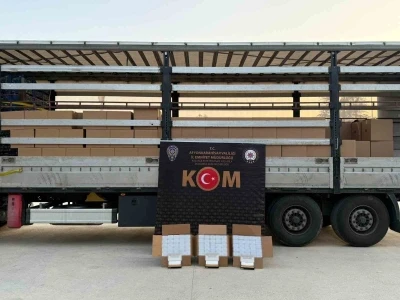 Tırda 4 milyon 300 bin adet bandrolsüz boş makaron ele geçirildi
