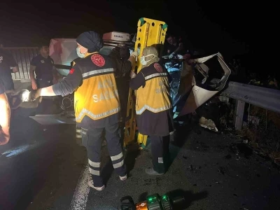 Tırdan ayrılan dorse zincirleme kazaya sebep oldu: 3 &ouml;l&uuml;
