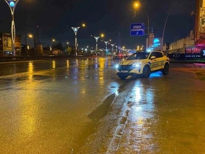 Tırın &ccedil;arptığı iddia edilen yaya hayatını kaybetti, s&uuml;r&uuml;c&uuml; su&ccedil;lamayı kabul etmedi
