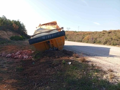 Tırın dorsesi koptu, facia ucuz atlatıldı
