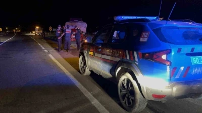 Tırın dorsesine otomobili ile &ccedil;arpan 21 yaşındaki s&uuml;r&uuml;c&uuml; yaşam savaşını kaybetti
