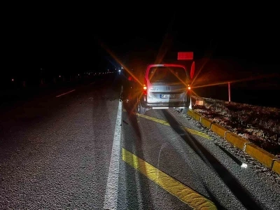 Tırla hafif ticari aracın çarpıştığı kazada 2 kişi yaralandı
