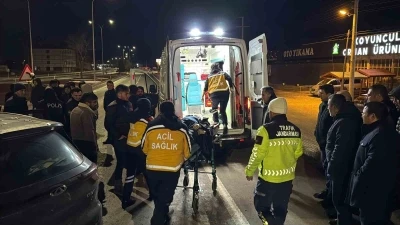 Tırla otomobilin &ccedil;arpıştığı kazada 7 kişi yaralandı
