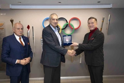 TMOK Anma ve Onurlandırma Komisyonu&rsquo;ndan, J&uuml;lide Sonat&rsquo;a &ouml;d&uuml;l
