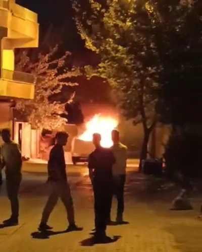 Tofaş alev topuna döndü, vatandaşlar yangını film izler gibi izledi
