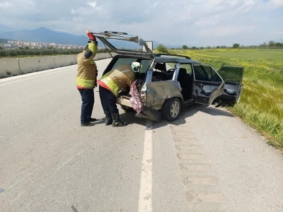 Tofaş hurdaya d&ouml;nd&uuml;: 2 yaralı
