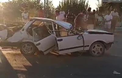 Tofaş hurdaya döndü: 2 yaralı
