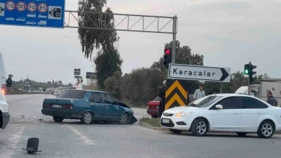 Tofaş&rsquo;ın kırmızı ışık ihlaliyle gelen kaza kamerada
