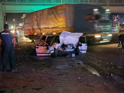 Tofaş, kağıt gibi ezildi: 1 &ouml;l&uuml;, 3 yaralı
