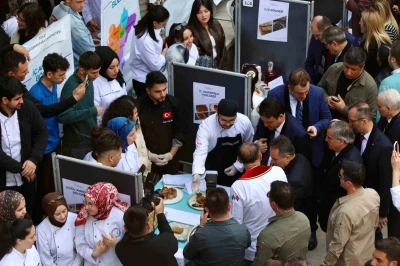TOG&Uuml;&rsquo;de okuyan uluslararası &ouml;ğrencilerden k&uuml;lt&uuml;r ş&ouml;leni
