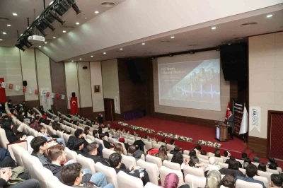 TOG&Uuml;&rsquo;n&uuml;n d&uuml;zenlediği tıp kongresinde canlı ameliyat heyecanı yaşandı
