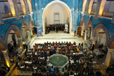 TOG&Uuml; Tazelenme &Uuml;niversitesi&rsquo;nde 60 yaş &uuml;st&uuml; &ouml;ğrenciler kep attı
