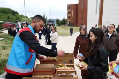 Tokat Belediyesi YKS maratonunda gen&ccedil;leri ve ailelerini yalnız bırakmadı
