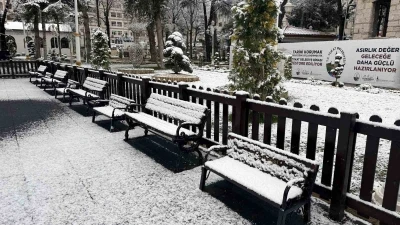 Tokat g&uuml;ne kar yağışıyla uyandı
