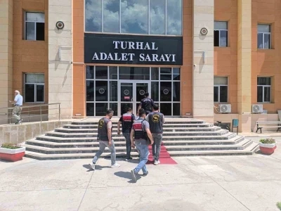 Tokat&rsquo;ta 24 yıl 9 ay hapis cezası bulunan firari jandarma operasyonuyla yakalandı
