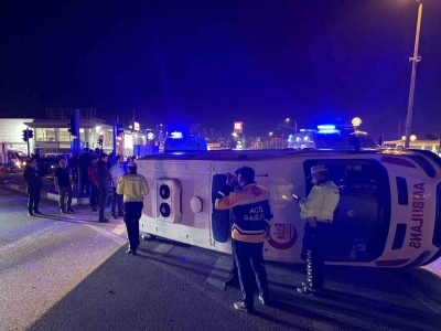 Tokat’ta ambulans ile cip çarpıştı: 3 yaralı

