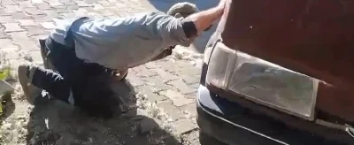 Tokat&rsquo;ta aracın motor kısmına giren yılanı itfaiye ekipleri k&uuml;rekle yakaladı
