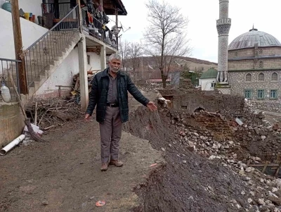 Tokat&rsquo;ta aşırı yağış mahallede hasara yol a&ccedil;tı
