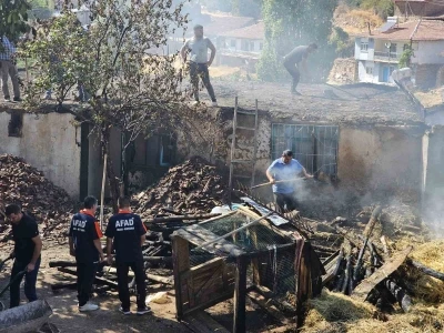 Tokat’ta bir ev ve samanlık tamamen yanarak kullanılmaz hale geldi
