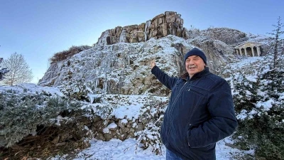 Tokat&rsquo;ta buz tutan şelalede kartpostallık g&ouml;r&uuml;nt&uuml;ler oluştu
